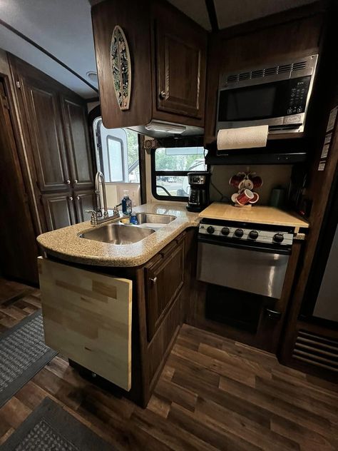 RV Storage and Organizing Ideas | Really needed extra kichen counter/prep space Rv Organizing, Rv Sink, Camper Organization, Rv Organization, Rv Kitchen, Rv Storage, Camper Makeover, Rv Decor, Utensil Organization