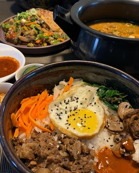 Korean Foods Aesthetic, Korean Food Aesthics, Korean Cooking Aesthetic, Bibimbap Aesthetic, Korea Street Food, Daichi Sawamura, Delicacy Food, Food Therapy, Keto Recipes Dinner