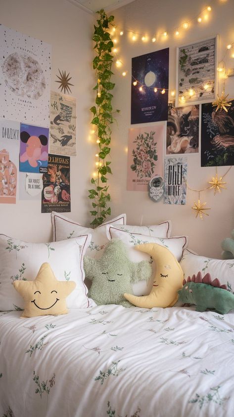 College Room Decor Ideas, Small Room Decor Ideas, Room Makeover On A Budget, Dorm Room Decor Ideas, College Room Decor, College Dorm Room Ideas, Makeover Tips, Tips For College, Dorm Inspiration