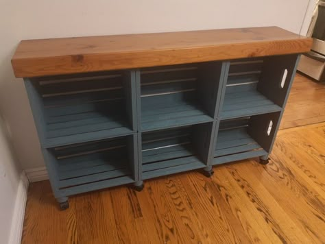 Crate Console Table Diy, Wooden Crate Shoe Storage, Diy Wooden Organizer, Crate Shoe Storage, Crate Organization, Shoe Storage Console, Console Diy, Crate Shelves Diy, Storage Console Table