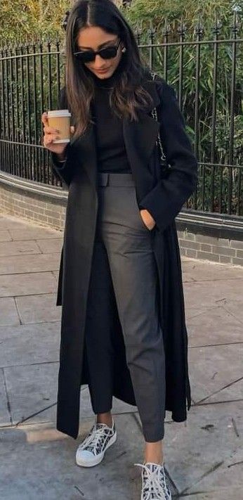 Black Overcoat Outfit Women Winter, Black Coat Work Outfit, Long Coat Casual Outfit, Plus Size Trench Coat Outfit, Long Black Trench Coat Outfit, Black Pea Coat Outfit, Black Trench Coat Outfit Classy, Black Overcoat Outfit Women, Black Trenchcoat Outfit