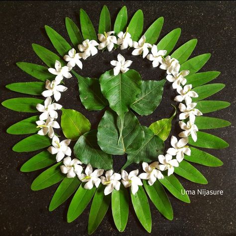 Ganapati Pookalam, Chhathi Puja Decoration, Ganpati Rangoli With Flowers, Flower Ganpati Rangoli, Ganpati Flower Rangoli, Onam Flower Design, Eco Friendly Rangoli, Floral Rangoli Designs Flower, Flower Rangoli Designs Simple