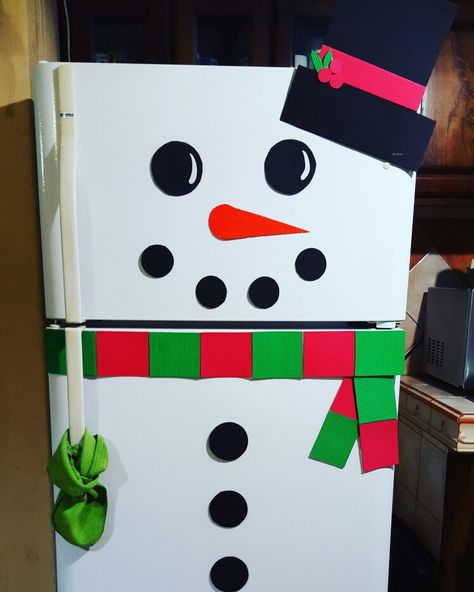 My own snowman fridge ♡ Fridge Paper Craft, Fridge Decoration Ideas Diy, Frosty The Snowman Decorations Office, Snowman Fridge Decoration, Snowman Fridge, Hand Made Card Board Snowman For Door, Fridge Decor, Office Christmas Decorations, Office Christmas