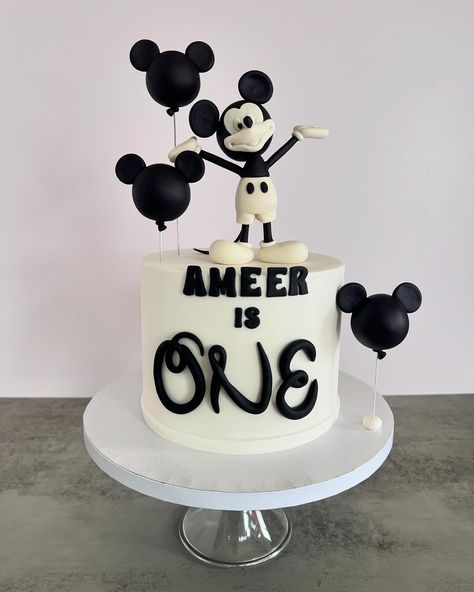 Happy Birthday to Ameer with this vintage Mickey cake. / Feliz cumpleaños a Ameer con este pastel vintage de Mickey. Custom cakes in Orlando Fl./Tortas personalizadas en Orlando Fl #cakesinorlando #customcakesinorlando #thecitybeautifulcakes #cakeart #orlandofl #vintagemickey #mickeycake #mickeymousecake Vintage Mickey Mouse Cake, Mickey Mouse Cake 1st Birthday, Vintage Mickey Mouse Party, Mickey Mouse Cake Ideas, Pastel Mickey Mouse, Mickey Birthday Cakes, Mickey Cake, Birthday Party Boy, 12th Birthday Cake