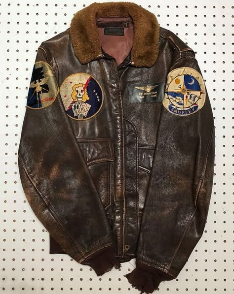 G1 Jacket, Style Dark Academia, Leather Flight Jacket, Masc Outfits, Pilot Jacket, Style Dark, Aviator Jackets, Flight Jacket, Greek Gods