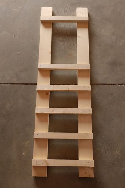 Easy Diy Wine Rack, How To Make A Wine Rack, Wine Rack Ideas Diy, Homemade Wine Racks, Diy Wine Rack Plans, Diy Wine Storage, Basement Brewery, Wine Bottle Holder Diy, Homemade Wine Rack