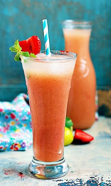 fruit punch is a delicious and easy to make mixed fruit juice mocktail drink for summer. #fruitpunchrecipe #fruitpunch #mocktail Fruit Punch Recipes, Summer Fruit Punch, Alcoholic Fruit Punch, Fruit Punch Recipe, Mixed Fruit Juice, Fruit Puns, Fruit Juice Recipes, Divas Can Cook, Punch Recipe