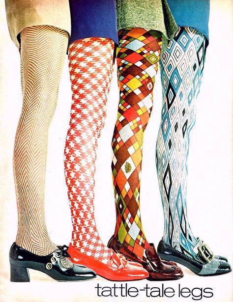 Tattle-tale legs hose Retro Leggings, 1960 Fashion, 60s 70s Fashion, Fashion 1960s, Teen Magazine, Look Retro, Sixties Fashion, Patterned Tights, Current Trends