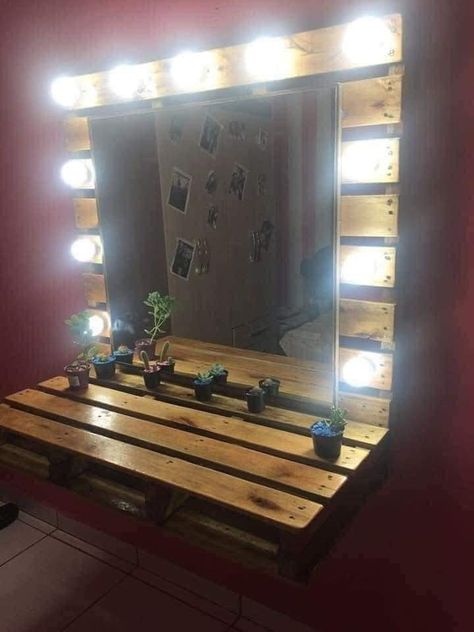 Vanity Diy Bedroom, Homemade Vanity, Pallet Vanity, Diy Pallet Vanity, Minimalist Bedroom Furniture, Wooden Pallet Furniture, Diy Vanity, Diy Home Decor Bedroom, Pallet Furniture Outdoor