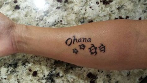 Ohana Tattoo, Sea Turtle Tattoo, Turtle Tattoo Designs, Stitch Tattoo, Sibling Tattoos, Hawaiian Tattoo, Turtle Tattoo, Baby Tattoos, Family Tattoos