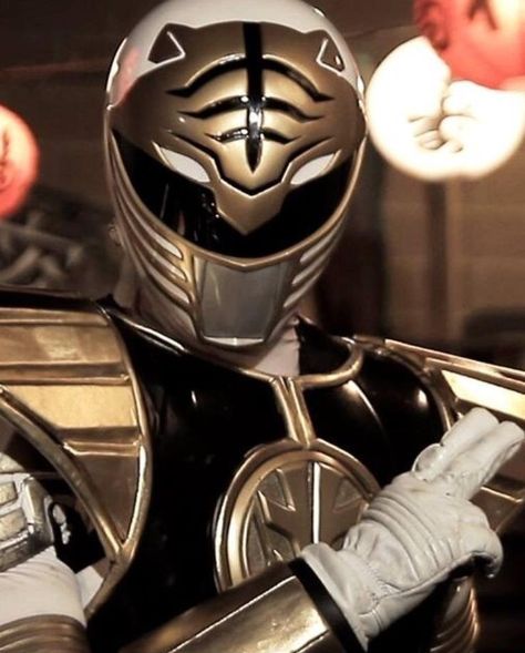 White Ranger Power Rangers Tattoo, Power Rangers Pictures, Native Indian Tattoos, Tommy Oliver Power Rangers, Power Rangers Cast, O Maskara, Power Rangers Operation Overdrive, Ranger Costume, Green Power Ranger