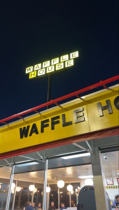 Waffle house lol Waffle House Party, The Waffle House Has Found Its New Host, Waffle House At Night, Waffle House With Friends, Tom Hawkins, Late Night Waffle House Aesthetic, Waffle House Aesthetic, Atlanta Aesthetic, Waffle House Memes Funny