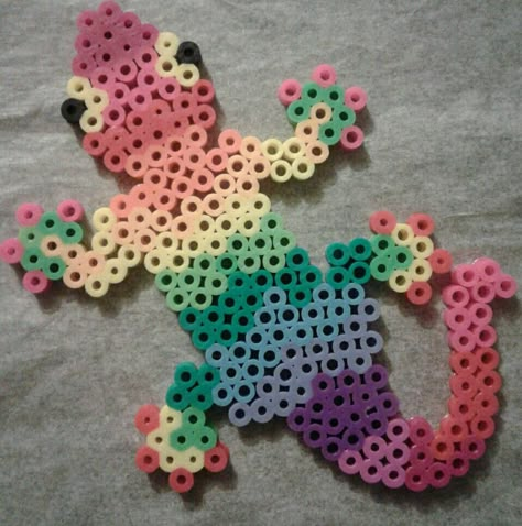 Gecko 3, Funfusion. Mushroom Perler, Christmas Perler Beads, Pony Bead Crafts, Pearl Beads Pattern, 3d Perler Bead, Diy Birthday Gifts For Friends, Perler Bead Templates, Diy Perler Bead Crafts, Perler Crafts