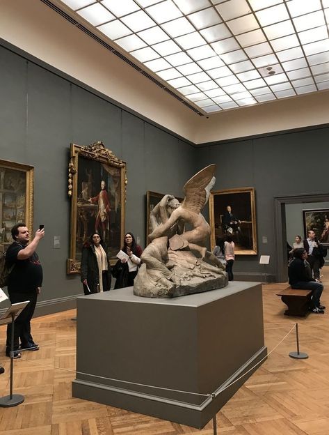 Dark Academia Aesthetic, Academia Aesthetic, New York Travel, Art Galleries, Metropolitan Museum Of Art, Metropolitan Museum, Dark Academia, Art And Architecture, Pretty Pictures