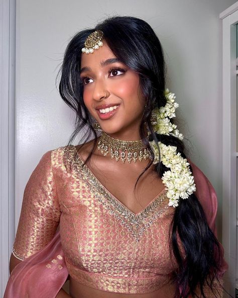 Maitreyi Ramakrishnan | I feel quite beautiful✨💖🌸 | Instagram Devi Never Have I Ever, Rapunzel Makeup, South Indian Makeup, Formal Ideas, Bridal Makeup Natural, Brown Skin Makeup, Indian Makeup, Bridal Photoshoot, Hair Tutorials For Medium Hair