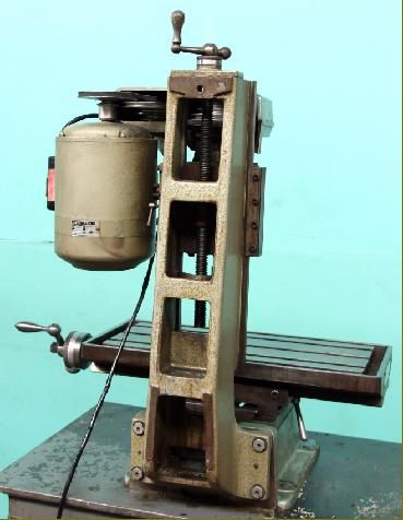 Early Emco belt-drive milling machine Small Milling Machine, Metal Mill, Metal Lathe Projects, Metal Working Machines, Small Lathe, Machinist Tools, Metal Lathe, Lathe Projects, Milling Machines