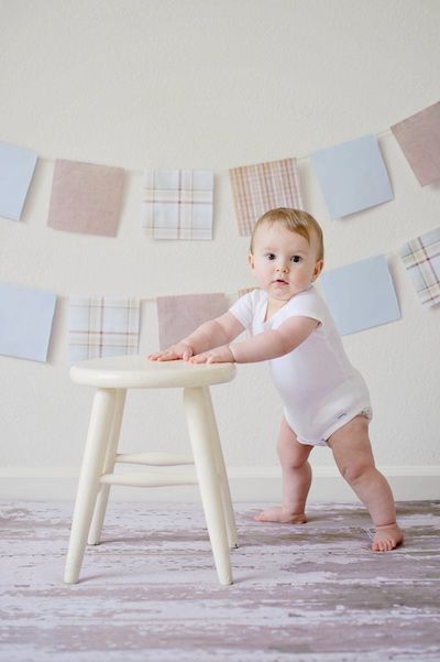 9 month old baby activities: suggestions for fun and developmentally appropriate play Starting Potty Training, Beige Wallpaper, Star Wallpaper, Acid Reflux, Pink Stars, Potty Training, Kids Wallpaper, Green Wallpaper, Baby Baby