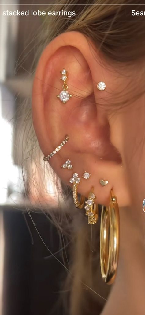 Gold Ear Stack Aesthetic, Lots Of Ear Piercings Aesthetic, Ear Piercing Ideas Classy, Ear Piercing Ideas Aesthetic, Gold Ear Piercings, Earring Stack Ideas, Ear Piercings Ideas, New Ear Piercing, Ear Piercing Ideas