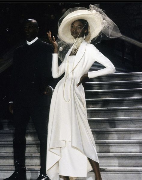 Galliano Dior, Dior Fashion Show, Runway Fashion Couture, Collection Couture, Dior Dress, Christian Dior Haute Couture, Dior Haute Couture, Christian Dior Couture, Dior Fashion