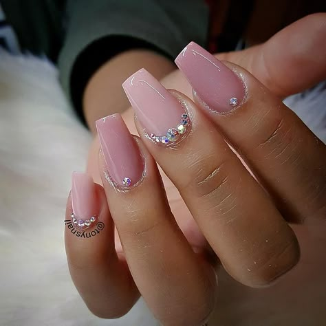 Light Pink Acrylic Nails, Ongles Gel Violet, Rounded Acrylic Nails, Square Nail Designs, Nail Jewels, Short Square Acrylic Nails, Unique Acrylic Nails, Gem Nails, Pink Acrylic Nails