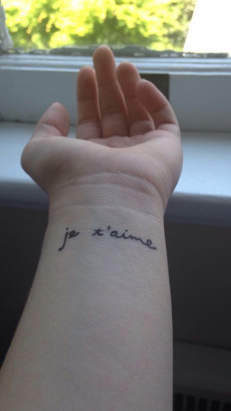 simple/chic tattoo idea. it means 'i love you' in french. I Love You In French Tattoo, Love Yourself Tattoo, French Tattoo, Irish Tattoos, Chic Tattoo, London Tattoo, Subtle Tattoos, Simple Chic, Tattoo Idea