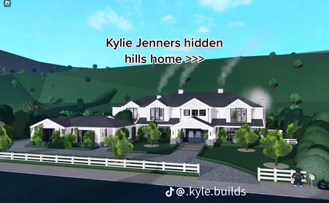 Kardashians House, Kylie Jenner House, Beachside Bungalow, Jenner House, Mansion Exterior, Small House Layout, Coastal House Plans, House Bloxburg, Dream Life House