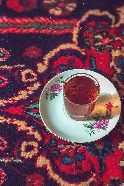 Persian Tea, Tea Wallpaper, Gold Wallpaper Background, Iranian Food, Happy Wallpaper, Character Inspiration Male, Boho Inspiration, Witchy Wallpaper, Colors And Emotions