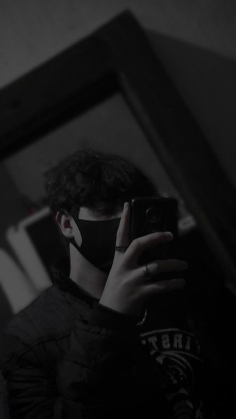 Boys Dps Aesthetic, Instagram Dps For Boys, Aesthetic Dps, Black Mask Aesthetic, Facebook Cover Photos Hd, Mirror Selfie Aesthetic, Samurai Girl, Mask Aesthetic, Senior Boy Poses