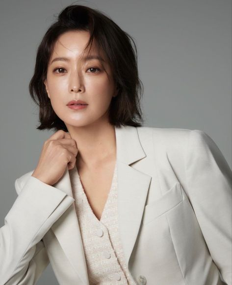 Kim Hee Sun, Short Hair Bride, Portrait Photoshoot, Professional Portrait, Korean Actresses, Korean Celebrities, Female Poses, Fashion Photoshoot, Korean Beauty