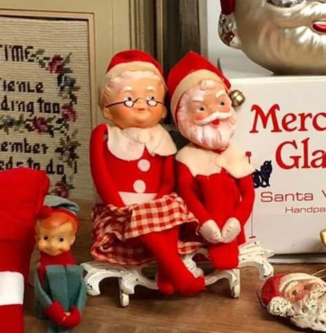 Dawn Rae’s Decor & More on Instagram: “SOLD✔️ $100.00 Rare Vintage Santa & Mrs. Claus knee huggers. Message to claim and I will send a PayPal invoice. #santa #santaclaus…” Mr And Mrs Claus, Retro Christmas Decorations, Knee Hugger, Farmhouse Halloween, Mrs Claus, Vintage Santa, Traditional Christmas, Vintage Santas, Mr And Mrs