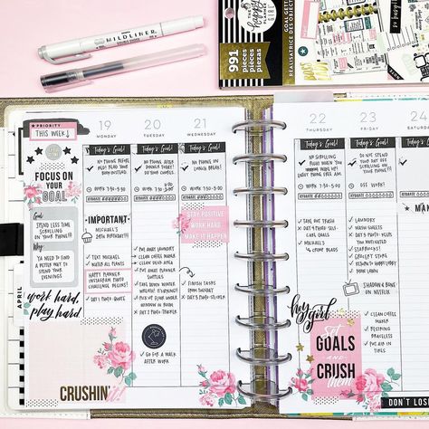 Rochelle on Instagram: “The lined vertical layout has become my favorite 😍 This is also the first week in a LONG time that I have managed to actually use my…” Vertical Happy Planner Layouts, Vertical Weekly Planner Layout, Happy Planner Vertical Layout, Agenda Layout, Vertical Layout Planner, Planner Diy, Vertical Weekly Planner, Happy Planner Layout, Planner Vertical