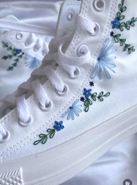 Canvas Shoe Embroidery, Embroidery On Sneakers, Converse Embroidery Ideas Easy, Embroidered High Tops, How To Embroider Shoes, Converse Embroidery Ideas, Embroidery Blue Flowers, Embroidered Shoes Diy, Prom Sneakers