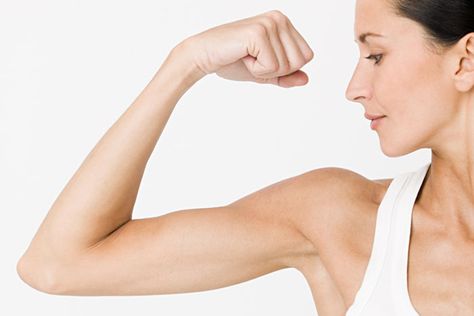 Tone sleek, strong arms with these no-equipment, fat-burning moves. - Shape.com Steps Workout, Lose Arm Fat Fast, Arm Flab, Smart Lipo, Laser Lipo, Lose Arm Fat, Arms And Abs, Arm Fat, Get Toned