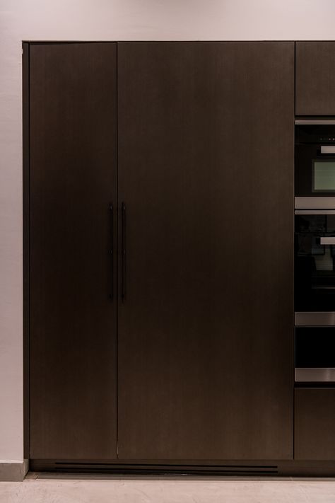 Tall bespoke appliance units in liquid metal bronzo scuro satinato anticato vertically brushed finish. Kitchen Manufacturers, Liquid Metal, Italian Kitchen, Metal Kitchen, Kitchen Units, Interior Design Kitchen, Contemporary Kitchen, Tall Cabinet Storage, Kitchen Design