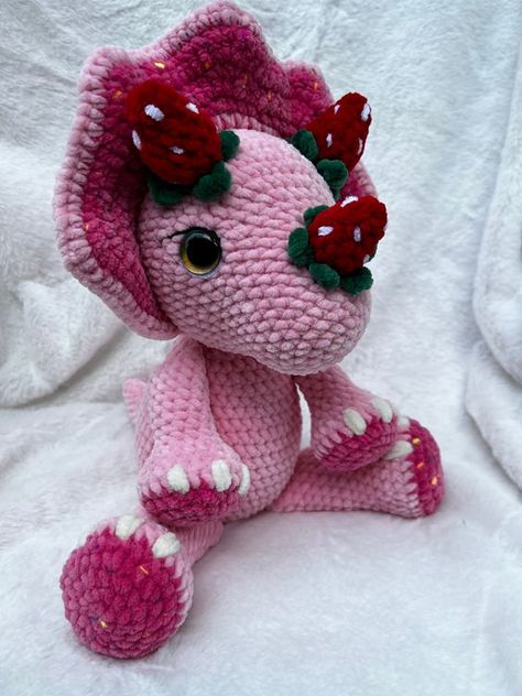 Crochet strawberry triceratops Crochet toys patterns free amigurumi #crochettoyspatternsfreeamigurumi #crochet #crochettoy #crochetpattern #crochetpatterns 1.797 Toys Quotes, Amigurumi Octopus, Crochet Stitches Chart, Crochet Lion, Crochet Strawberry, Crochet Cushion Cover, Crochet Dinosaur, Crochet Octopus, Crochet Turtle