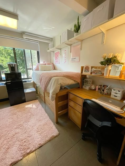 Northeastern Dorm Room Dorm Room Desk Inspiration, Dorm Inspo Pink And White, Dorm Arrangement Layout, College Dorm Room Desks, Dorm Room Ideas University Uk, College Dorm Pink Aesthetic, Small Apartment Ideas Aesthetic, College Dorm Bed Ideas, Aesthetic College Dorms