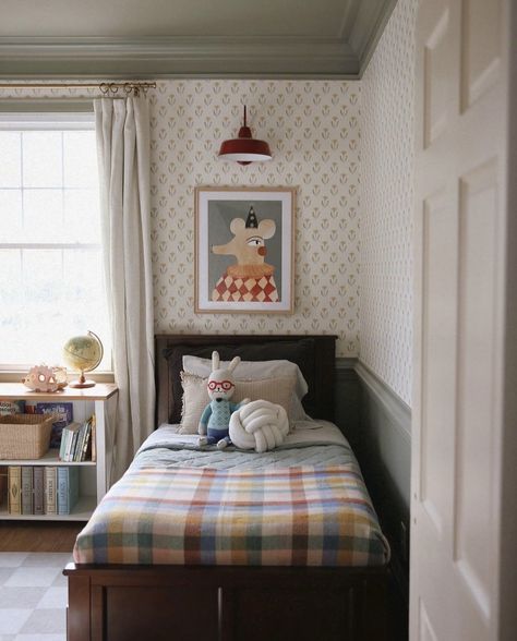 Boys Attic Bedroom Ideas, White Wall Colored Trim, Boys Vintage Bedroom, Tiny Room Ideas, Little Boy Room, Vintage Boys Room, Green Boys Room, Small Boys Bedrooms, Vintage Kids Room