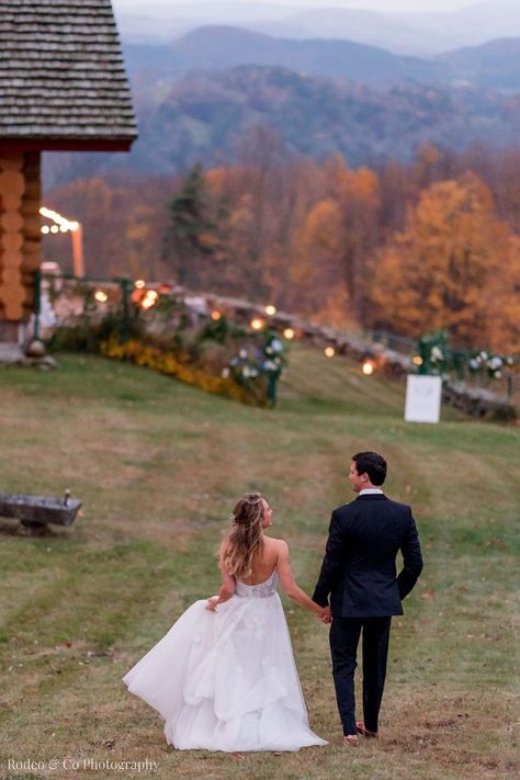 We had endless locations for A&J's bride and groom pictures throughout the grounds of this beautiful Vermont wedding venue. See more from this New England wedding on my site now! Maine Summer Wedding, Vermont Wedding Venues, Hamilton Wedding, Woodstock Vt, Custom Wedding Map, Nantucket Wedding, Outdoor Wedding Inspiration, New England Wedding, Vermont Wedding