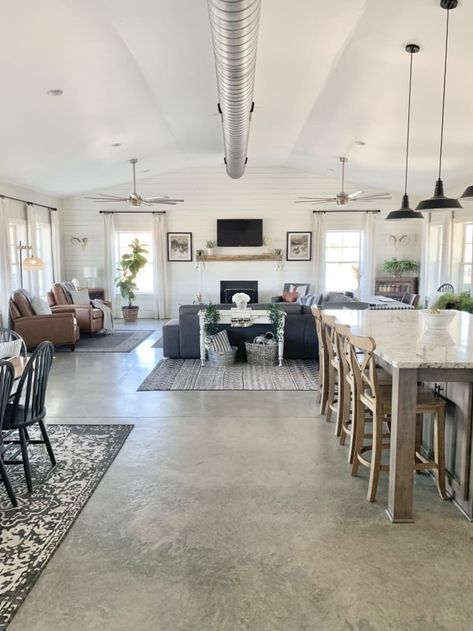 Large white barndominium view of dining, kitchen and living areas Small Barndo Interior, Modern Rustic Barndominium Interior, Barndominium Open Concept, Barndo Interior Ideas, Modern Barndominium Interior, Open Space Apartment, White Barndominium, Inside Barndominium, Barndo Interior