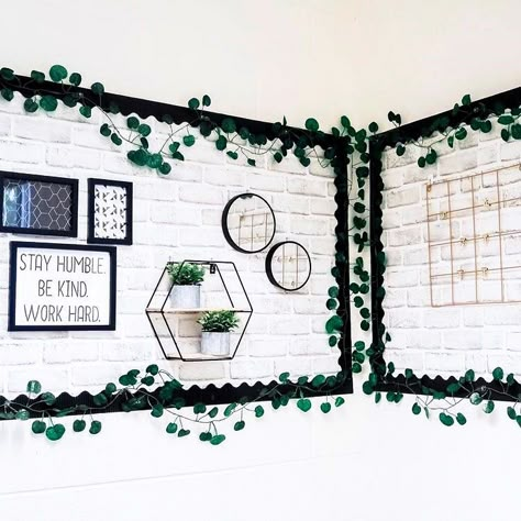 Classroom Borders, Classroom Goals, Boho Farmhouse Decor, Interior Boho, Classroom Makeover, Elementary Classroom Decor, Classroom Decor Themes, Before We Go, Middle School Classroom