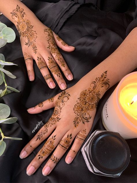 Henna For Wedding Guests, Wedding Guest Henna, Dainty Henna Designs, Henna Minimalist, Dainty Henna, Cool Henna Tattoos, Henna Mandala Design, Eid 2024, Cool Henna