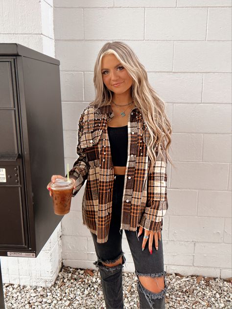 Flannel Country Outfits, Country Flannel Outfits, Cute Outfits For Easter, Western Flannel Outfits, Morgan Myers, What To Wear Tomorrow, White Shorts Outfit, Boho Winter Outfits, Western Fits