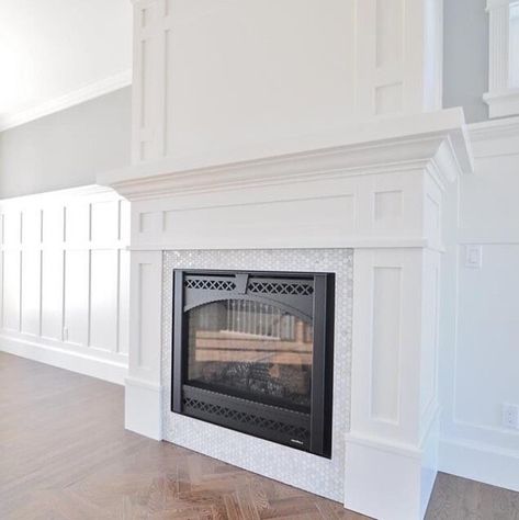 100+ Best Wainscoting Ideas for 2020 | Decor Home Ideas Wainscoting Height, Old World Furniture, Wainscoting Ideas, Millwork Wall, Dining Room Wainscoting, Wainscoting Styles, Diy Wainscoting, Fireplace Remodel, Home Fireplace