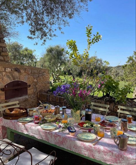 French Countryside Aesthetic, Mediterranean Aesthetic, Lunch Party, My French Country Home, Brunch Places, French Summer, Summer Breakfast, French Lifestyle, Instagram Breakfast