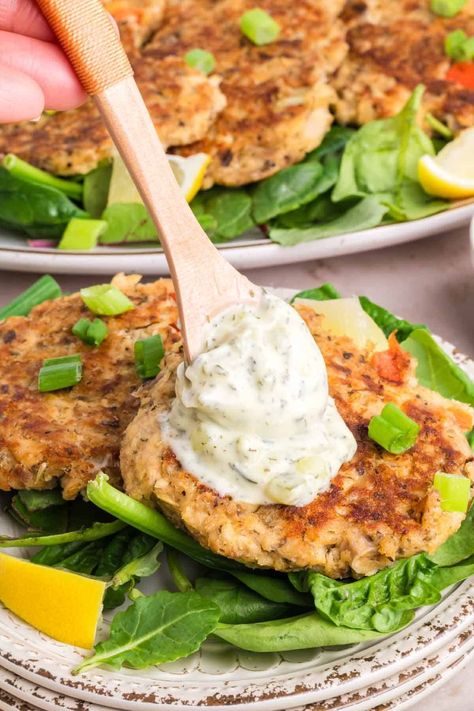 This Easy Sauce for Salmon Cakes will become your new favorite way to dress up any seafood dish. With just 5 main sauce ingredients, minimal prep time, and almost zero cleanup, it's one of my family's favorite little dipping sauces for gourmet salmon cakes to frozen fish sticks! This is a great seafood sauce with mayonnaise that you can use on salmon or eve fish sticks! It's also a good sauce for fish tacos. Salmon Cakes Dipping Sauce, Salmon Patties Dipping Sauce, Salmon Dipping Sauce Recipes, Dill Sauce For Salmon Easy, Salmon Cake Sauce, Sauce For Salmon Cakes, Salmon Patty Sauce, Sauce For Fish Tacos, Air Fryer Baby Carrots