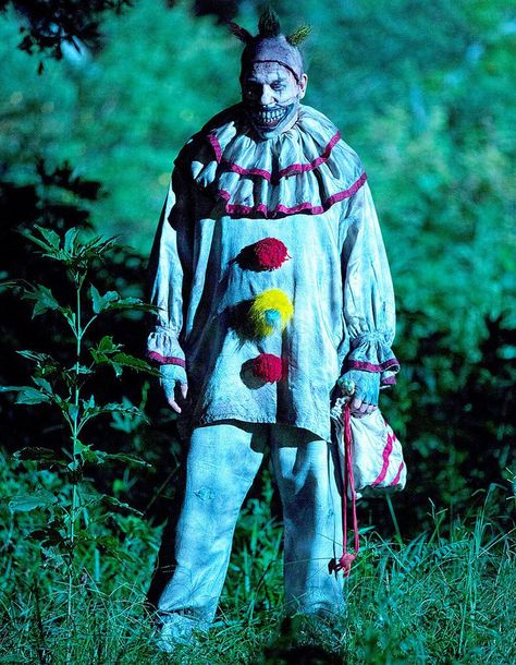 Pin for Later: Halloween Costume Inspiration From This Year's Hottest TV Twisty the Clown From American Horror Story: Freak Show American Horror Story Costumes, American Horror Story Characters, American Horror Stories, American Horror Story 3, Film Horror, Last Ride, Evil Clowns, Rob Zombie, Scary Clowns