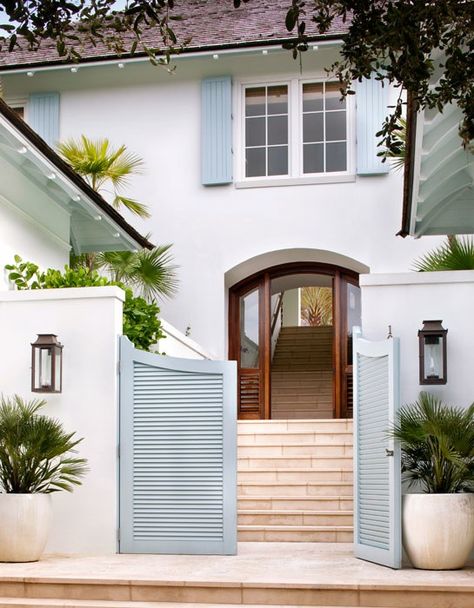 The entrance stairway to this Vero Beach home Windsor Florida, White Exterior Paint, Blue Shutters, Beach House Exterior, Lan Can, Casa Exterior, Beach Cottage Style, House Inside, Delray Beach