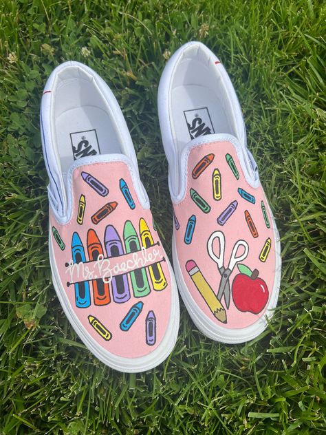 Custom Teacher Vans Shoes #thriftyfrugalmom #teachergift #teacherappreciation #cheapgifts #teacher #create #students #gifts. Go for more info 👉https://whispers-in-the-wind.com/top-10-graduation-gift-ideas/?teacher29 Hand Painted Teacher Shoes, Diy Painted Teacher Shoes, Paint Vans Shoes Diy, Teaching Outfits Spring, Outfits For Elementary Teachers, Custom Teacher Shoes, Diy Teacher Shoes, Teacher Shoes Painted, Things To Paint On Shoes