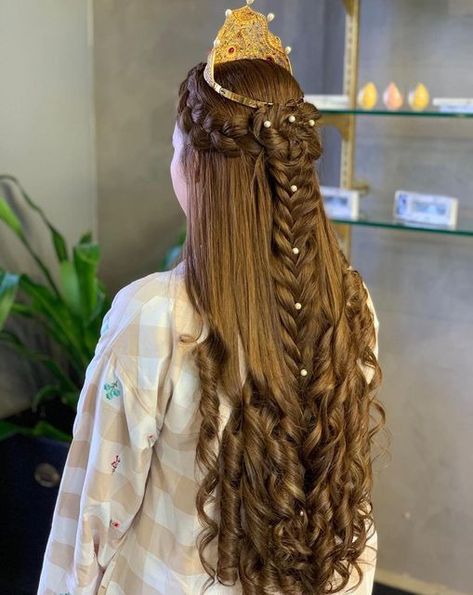 Princess Hairstyles With Crown, Medieval Wedding Hairstyles, Fantasy Hair Styles Princesses, Old English Hairstyles, 1500s Hairstyles, Medival Hairstyle Long Hair, Fantasy Hairstyles Princesses, Princess Hairstyles With Tiara, Medieval Hairstyles Princesses