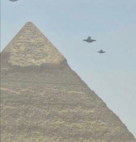 Unidentified Flying Object, The Pyramids, Aliens And Ufos, Ancient Origins, Ufo Sighting, Crop Circles, Ancient Mysteries, Flying Saucer, Ancient Aliens